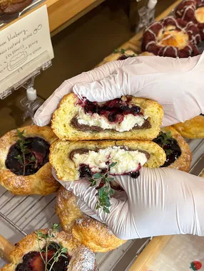 블루베리 초코 크림타드 스콘