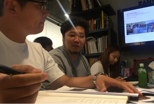 ImageSlide<div style="text-align: center"><b>컨셉, 톤앤무드, 스토리라인 설정</b></div>