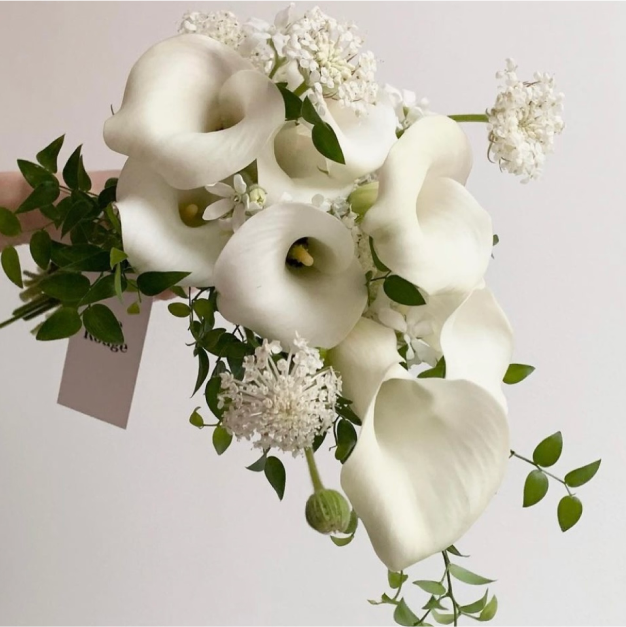 ImageSlide<span style="font-size: 14px; font-weight: 500; color: #9EB800;">  14 우아하고 낭만적인 </span><br><b> 드롭 부케 </b>