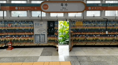 ImageSlide  <div class="txc-textbox" style="color:#fff;background-color:#4678FF; border-radius:6px; padding:20px 20px 20px 20px;"> 03<br> 현실을 상상으로, 상상을 현실로<br> <b style="font-size:20px; color:#F5D849;">현실 이미지와 결합한 AI MIX 영상</b> <hr style="border: dashed 0.5px; border-color:#606060"> 누구나 VFX(시각효과) 전문가가 될 수 있는 현실 합성 기술!<br> 실제 사진이나 영상에 AI 효과를 결합해, 일상을 영화처럼 만들어봅니다.  </div>