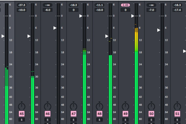 Coloso 音楽プロデューサー Twinfield