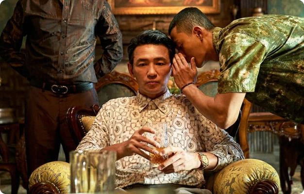 ImageSlide<div style="text-align: center;">     <span style="color:#ffffff;"><b>Netflix <수리남></b></span> </div>