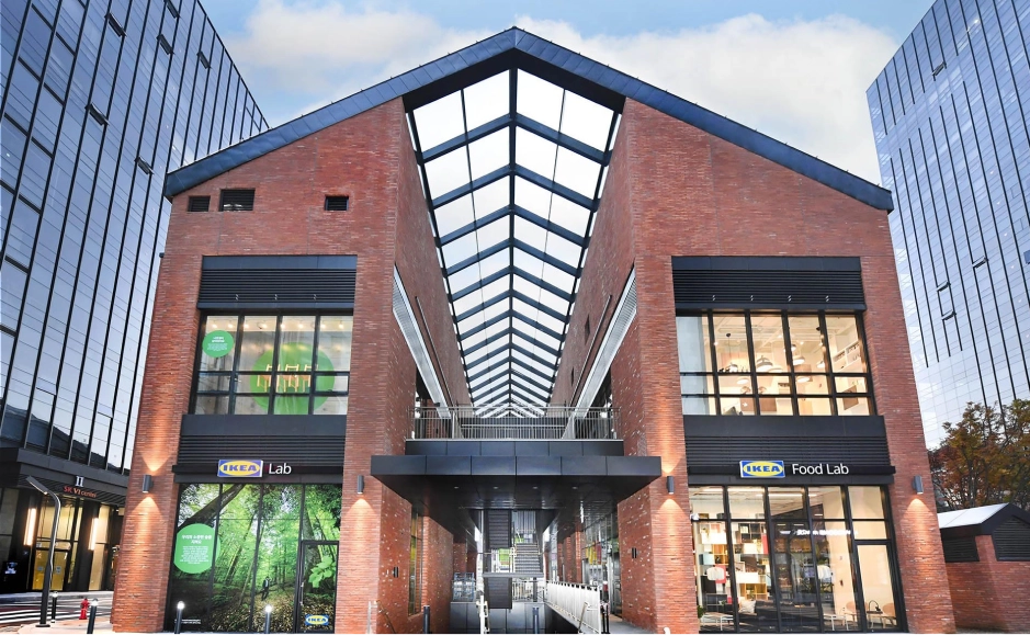 ImageSlide<span style="color:#fff">성수동 IKEA Lab: 새로운 컨셉의 스토어 및 캠페인</span>