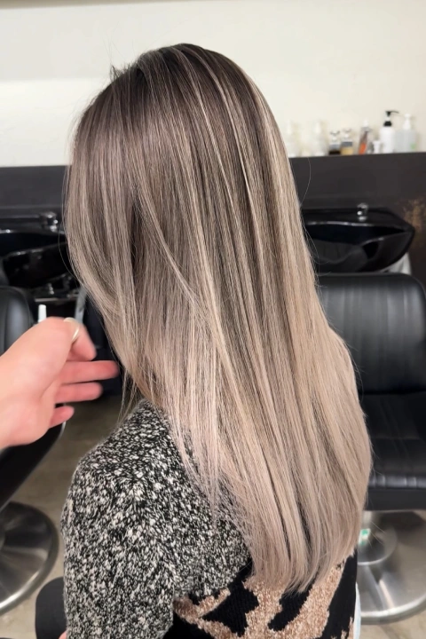 Coloso ヘアドレッサー 桑原大貴