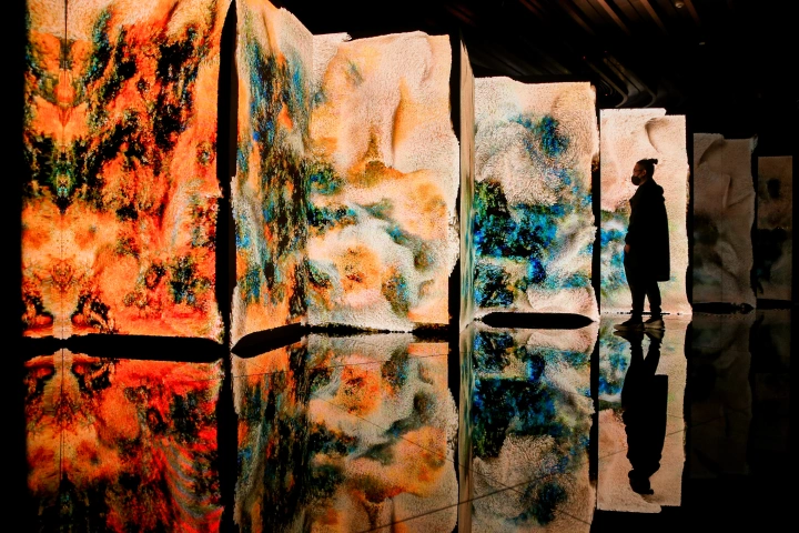 Yuxi (James) Cao New Media Artist
