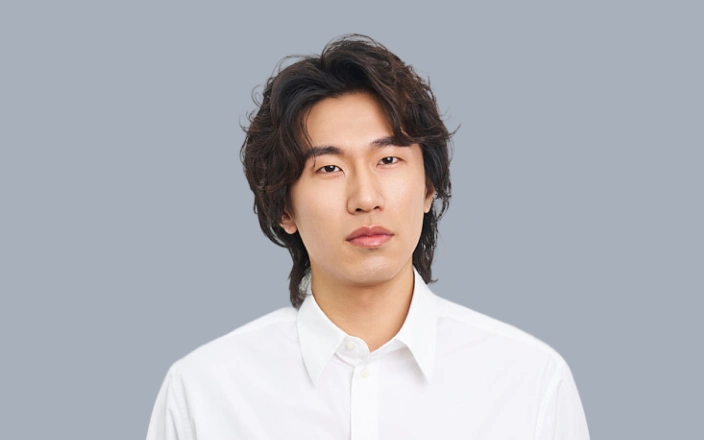 뻔한 스타일을 넘어서는 장발 맛집 프롬어스의 기장별 시그니처 맨즈 헤어