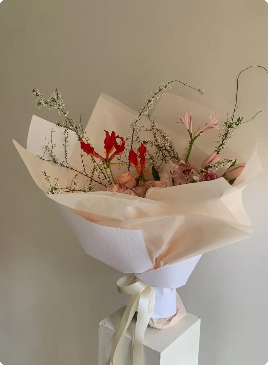 ImageSlide<span style="color:#88A02E;"><b>05</span><br> <span style = "font-size:18px; ">습지 컬러가 돋보이는 포장법 </span><br><br> <span style="color:#333332;"></b> | 재료 : 습지 & 종이<br> | 추천 디자인 : 사방화 </span>
