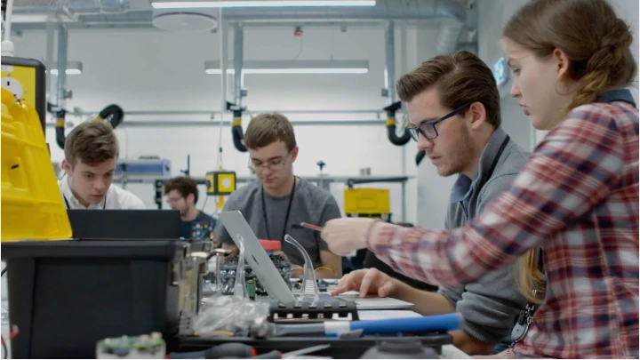 curriculum-insight-jamesdyson-jp-03.webp
