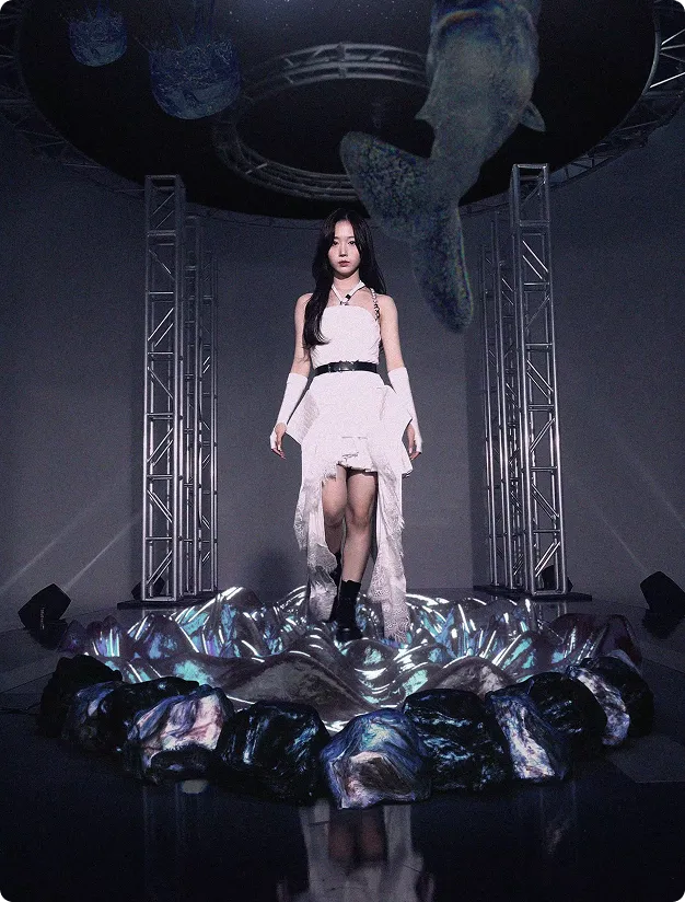ImageSlide<b>엔믹스 AD MARE 홍보영상 / 컨셉 포토 아트웍 </b><br> © JYP ENTERTAINMENT Corp. All rights reserved.