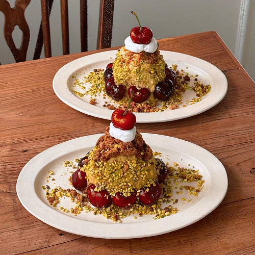 <p><strong>Seasonal Cakes You Can Sell All Year Round</strong></p>