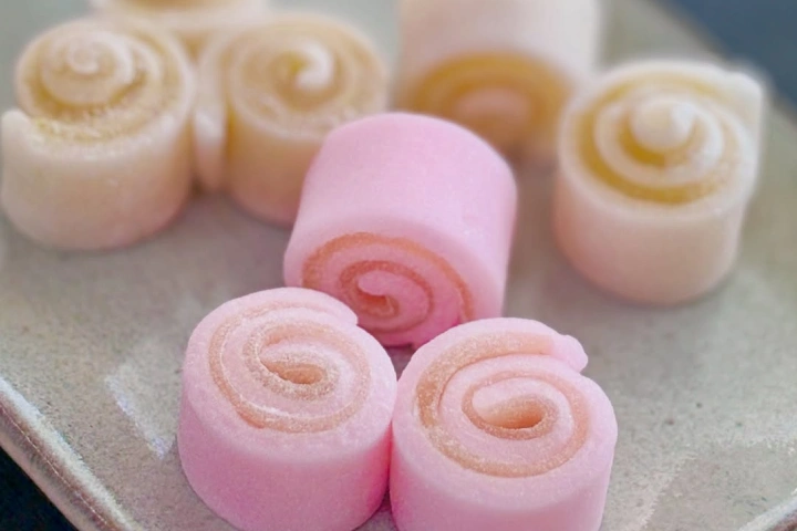 <p>전부 같은 맛? 반죽과 열만 바꿔도 달라지는 화과자</p>