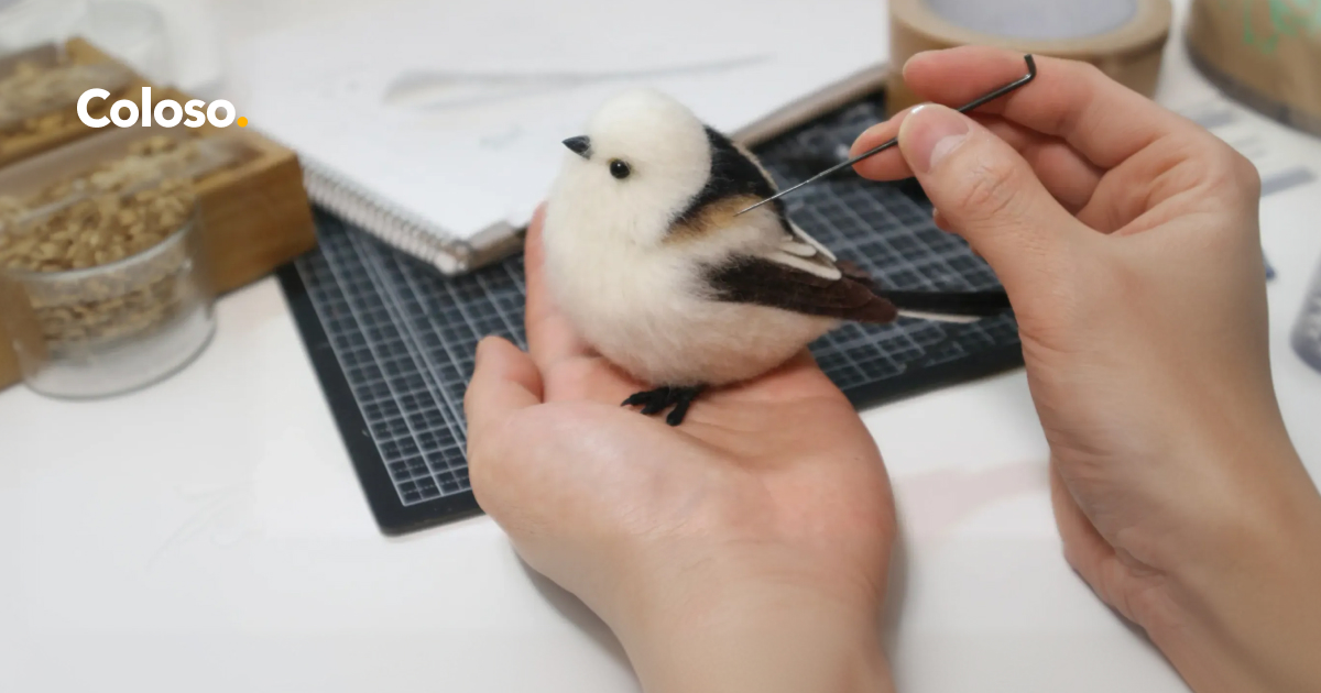羊毛フェルト作家 むうの本物のようなシマエナガをつくる羊毛フェルト