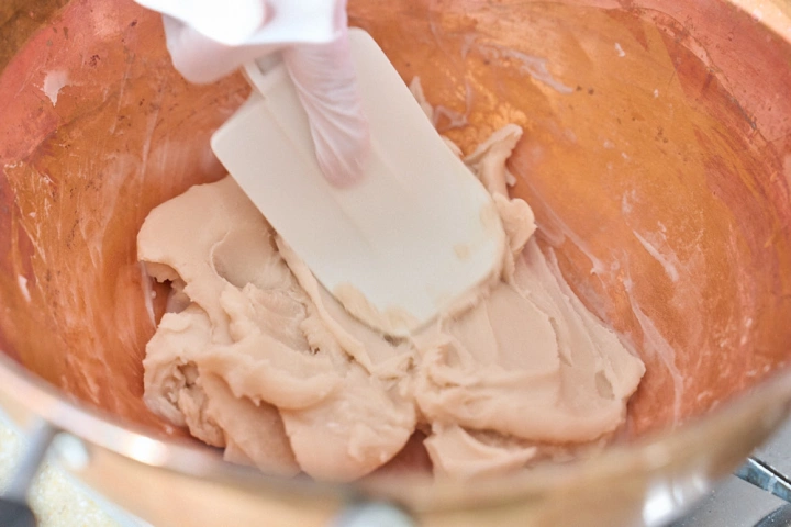 <p>‘볶기·전자렌지 두 방식’으로 만드는 실패 없는 기본 반죽</p>