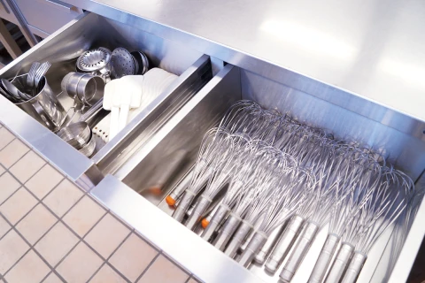 <p><strong>메렌게, 발효 반죽으로 넓히는 질감의 스펙트럼</strong></p>