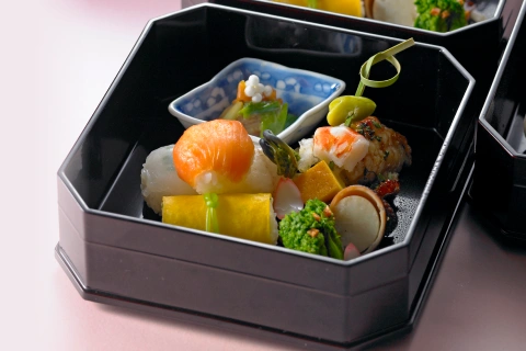 <p><strong>플레이팅과 그릇 선택</strong></p>