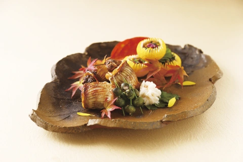 <p><strong>신선한 생선 손질과 사시미 테크닉</strong></p>