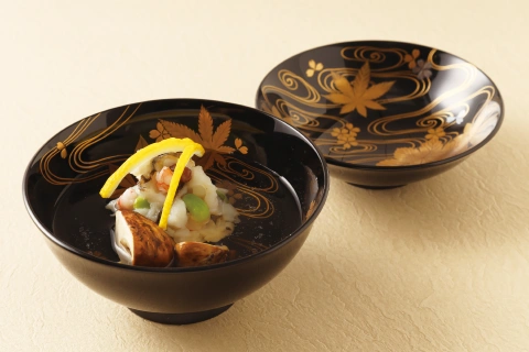 <p><strong>진한 맛과 깊이를 만드는 국물 요리</strong></p>