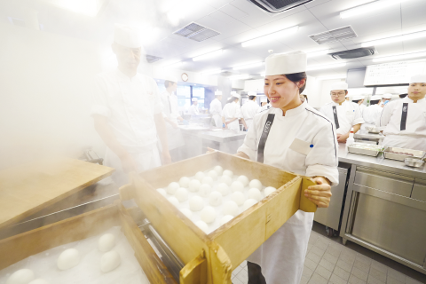 <p><strong>찌고 굽는 공정으로 완성하는 화과자의 기본 기술</strong></p>