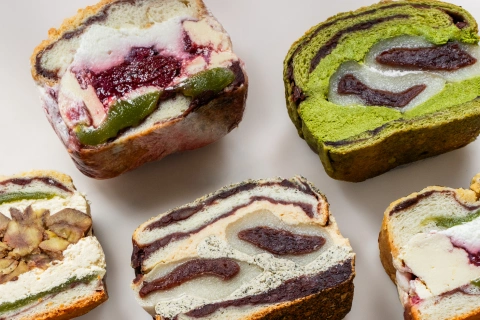 <p>줄 서서 먹는 밀빛의 꾸덕한 맘모스 10종 레시피 공개</p>