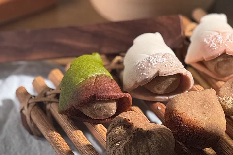 <p><strong>Fusion Styling for Chinese, Japanese, and Korean Desserts</strong></p>