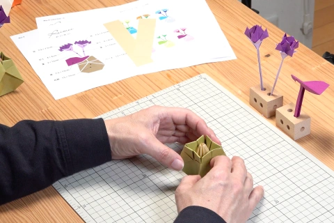 <p>花器のデザイン、花との組み合わせ</p>