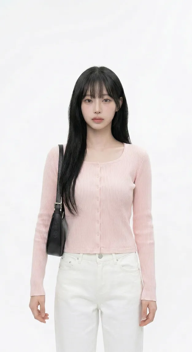 ImageSlide<span style="text-align:center; color:#666; display:block;">흰 배경에 서 있는 인물</span>