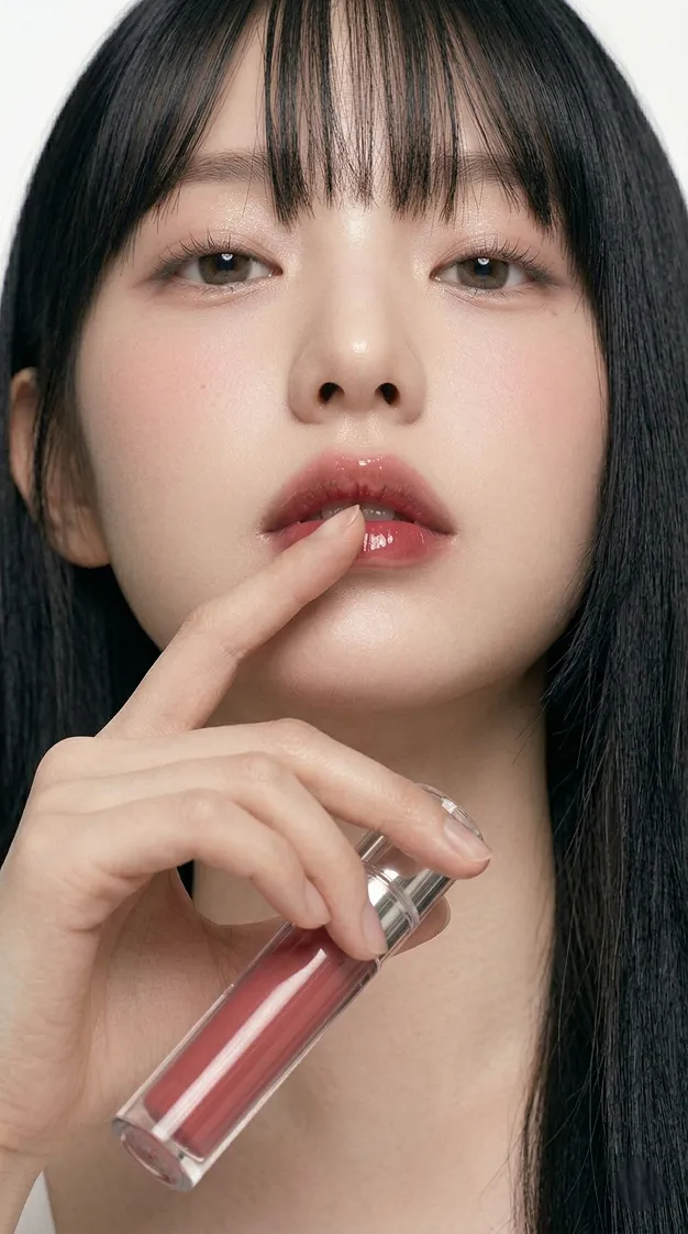 ImageSlide<span style="text-align:center; color:#666; display:block;">세련된 무드를 완성하는 질감과 인물 표현</span>