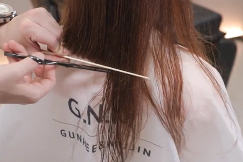 <p>様々なレングスに対応する女性K-ヘアカット </p>