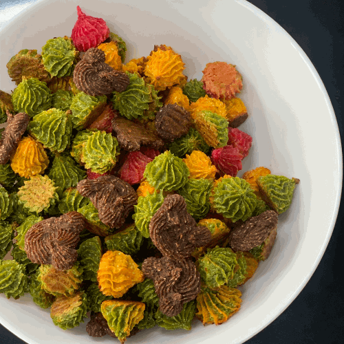 <p><strong>맛과 디자인으로 시선을 사로잡는 펫 베이커리 10종</strong></p>