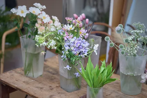 <p><strong>Master Timeline-Based On-Site Floral Design</strong></p>